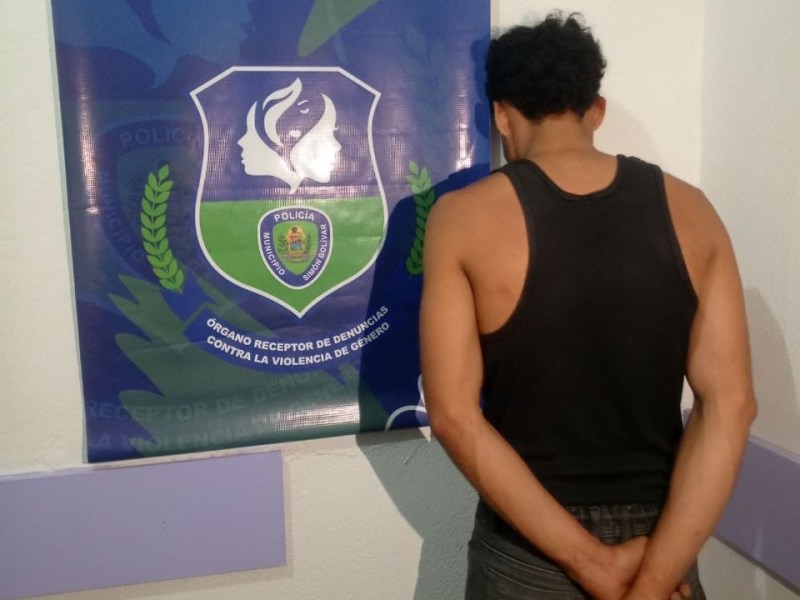 Policía de Barcelona lo detuvo por herir a su tía con un&nbsp;machete