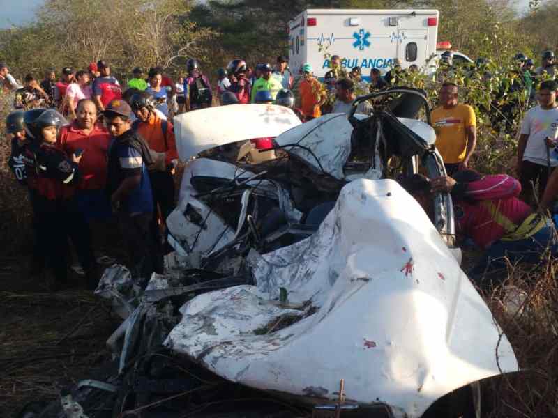 Una persona fallece en aparatoso choque entre carro y gandola en la Troncal 9 de&nbsp;Anzoátegui
