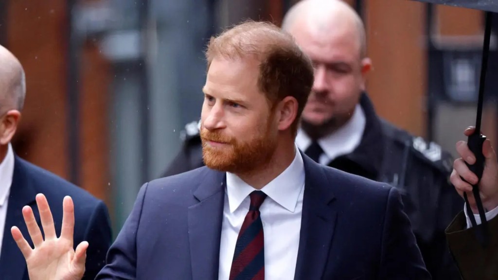 El príncipe Harry estalla contra la prensa británica: «Han hecho la vida imposible a mi&nbsp;mujer»
