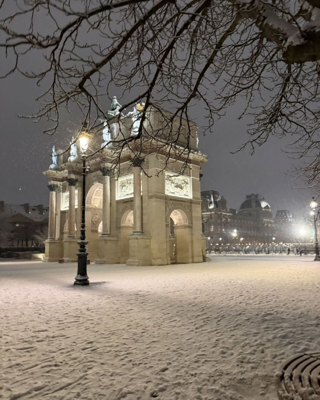 París Bajo la Nieve, la «Ciudad de la Luz» se Transformó en un Paisaje de Cuento este 6 de&nbsp;Enero