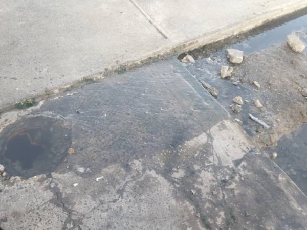 Desborde de cloacas afecta viviendas en la avenida Centurión de&nbsp;Barcelona