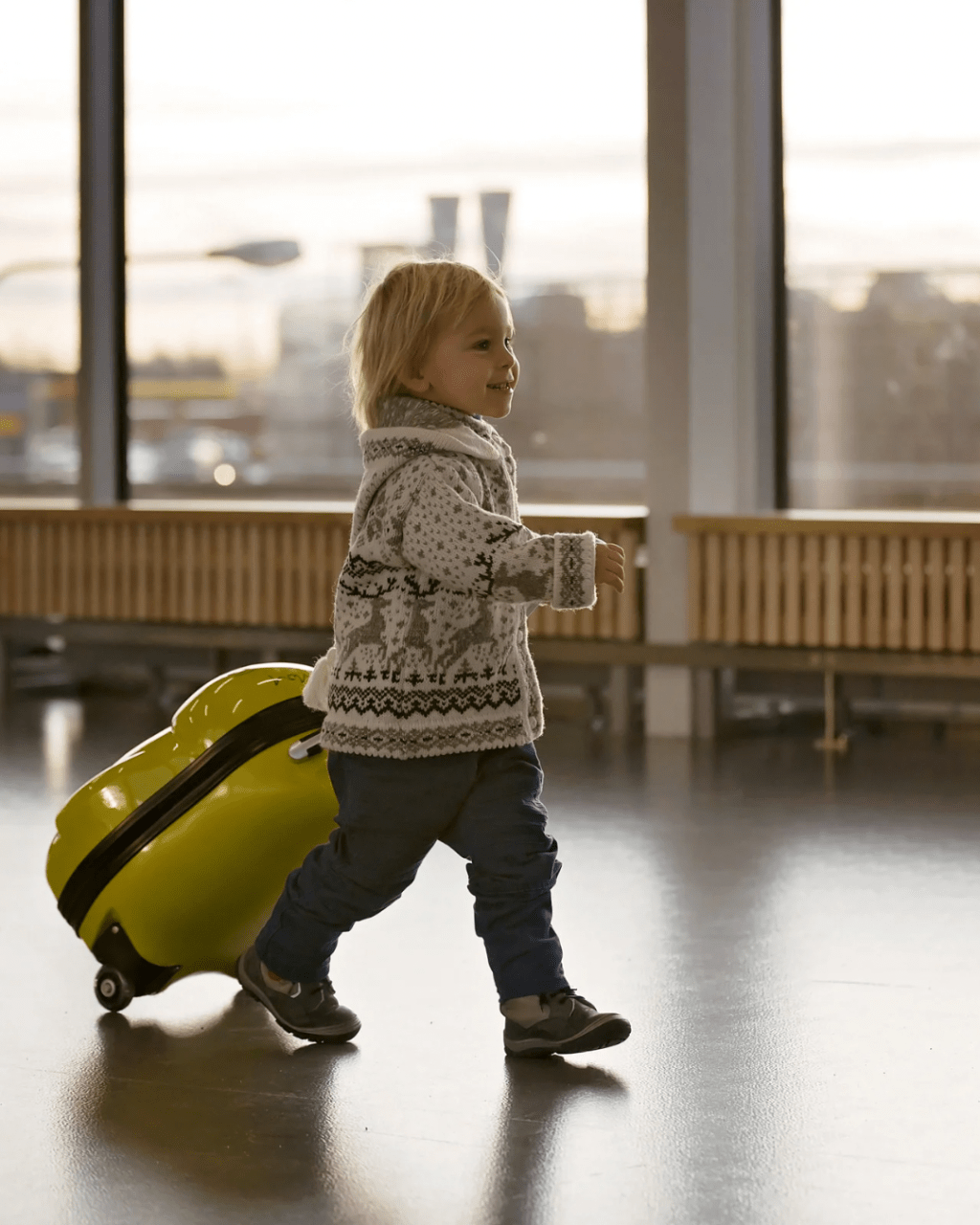 Conoce cómo tramitar permisos de viaje para&nbsp;menores