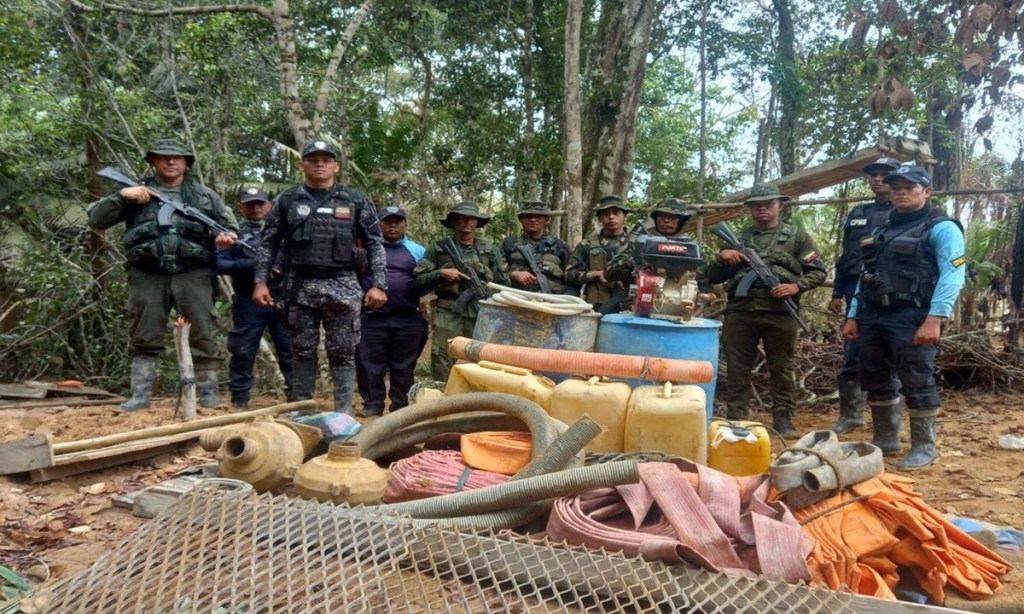 FANB desmanteló tres campamentos de minería ilegal y detuvo a dos sujetos en Amazonas