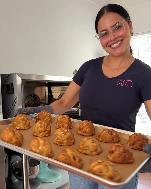 Venezolana convirtió su pasión de la infancia por la repostería en su emprendimiento en EEUU