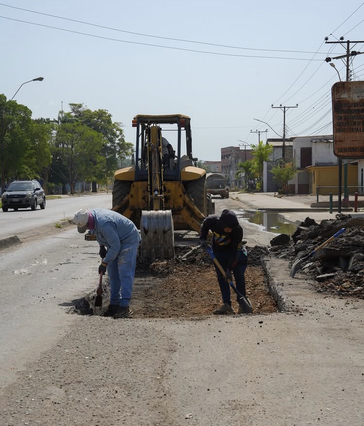 Inició Plan Comunal de Asfaltado en Barcelona