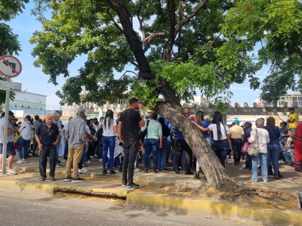 Gremios se concentran en la Plaza Bombón de Barcelona para exigir aumento&nbsp;salarial