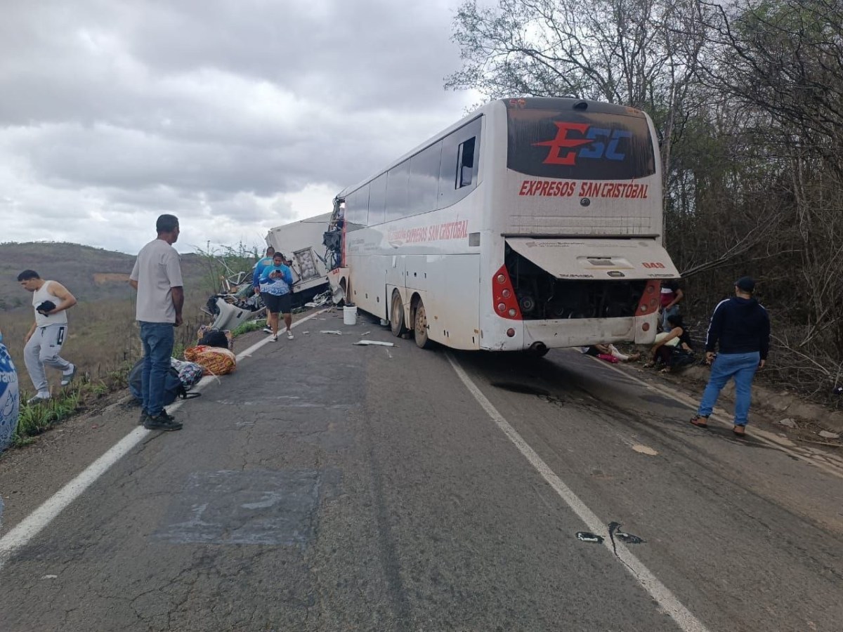 Tragedia en la Troncal 10: Choque múltiple dejó un fallecido y varios heridos de&nbsp;gravedad
