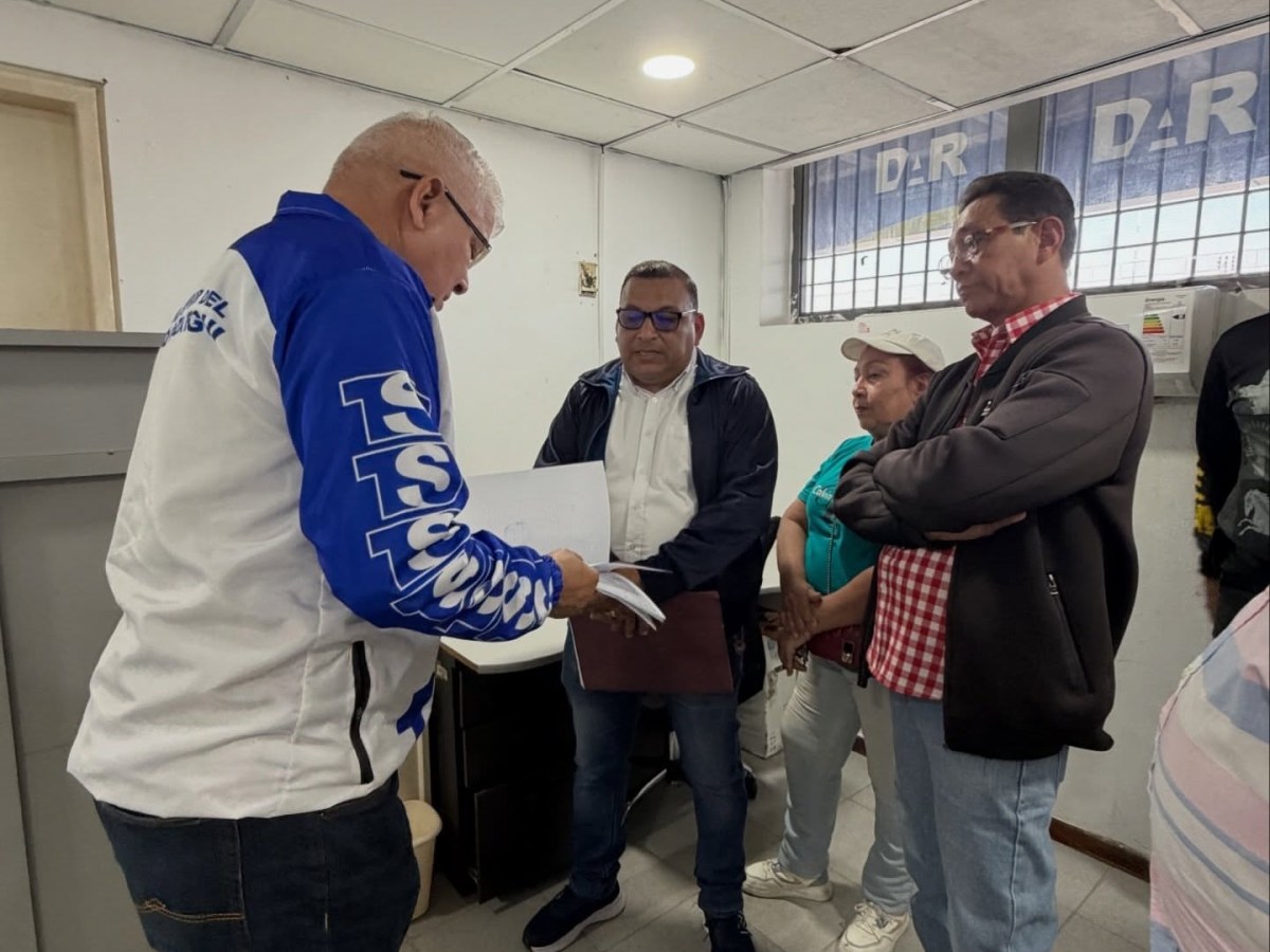 Tras protesta frente al palacio de justicia, representantes de CAPSTEEA fueron atendidos por Juez&nbsp;Rector