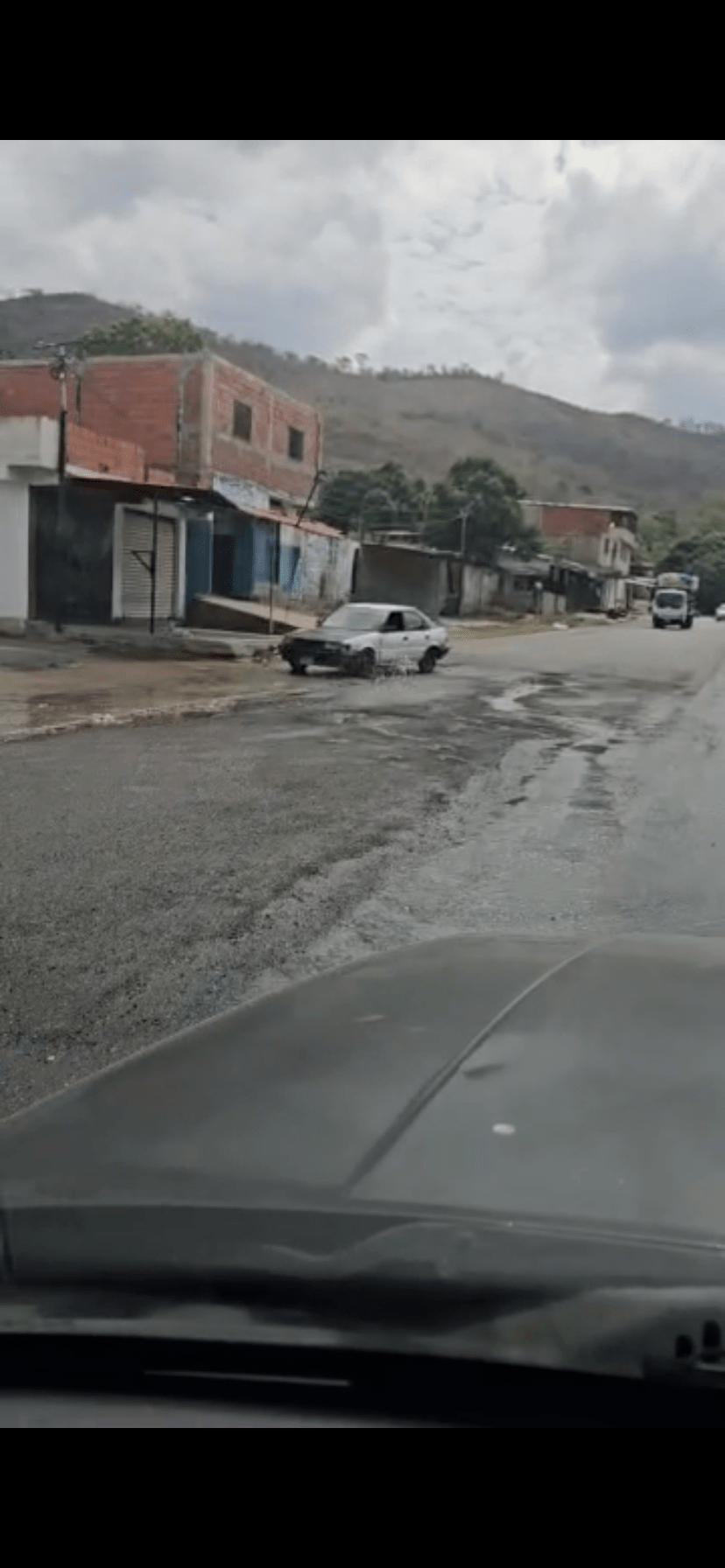 Denuncian bote de agua en la vía hacía El&nbsp;Rincón