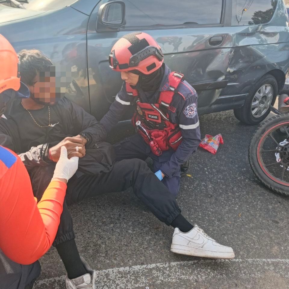 Joven de 25 años resultó lesionado tras colisionar en Barcelona