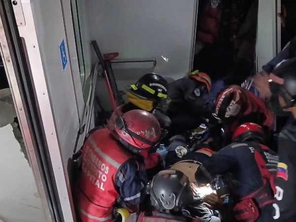 Descarrilamiento en la estación La Rinconada deja siete heridos y cientos de&nbsp;evacuados