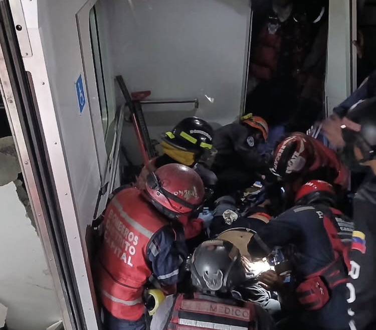 Descarrilamiento en la estación La Rinconada deja siete heridos y cientos de&nbsp;evacuados