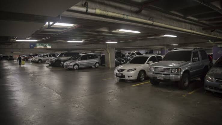 Gobierno regulará tarifas de estacionamientos después de Semana&nbsp;Santa