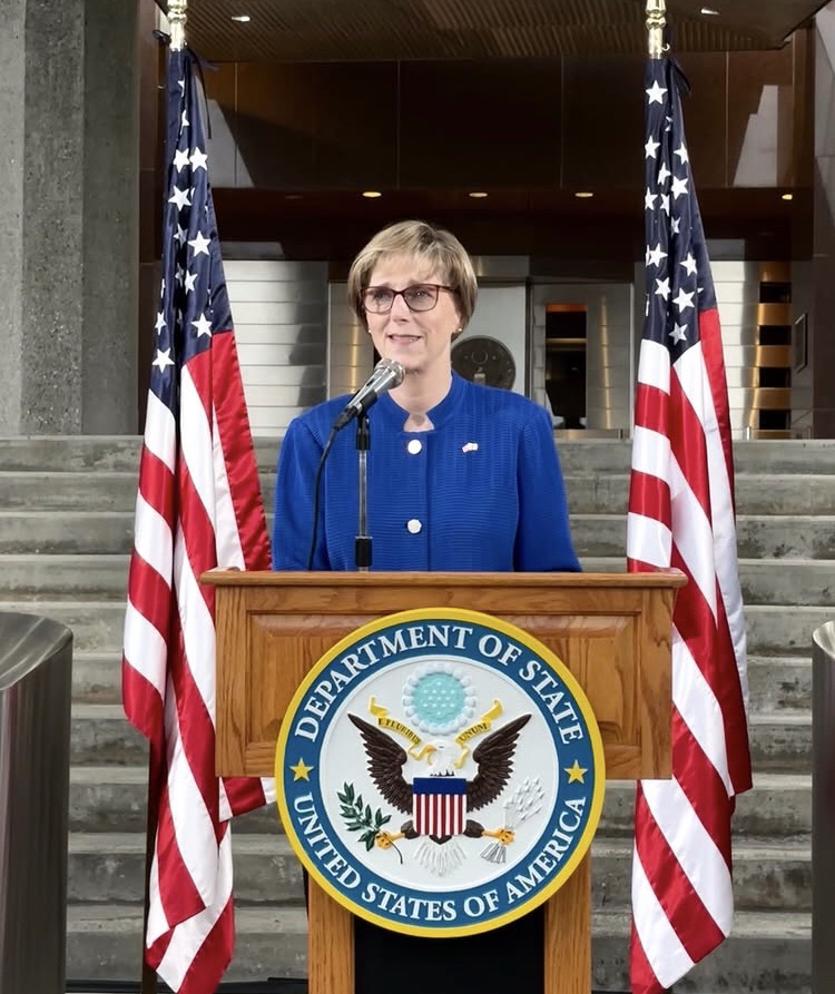 EEUU reanudó formalmente operaciones diplomáticas en Caracas