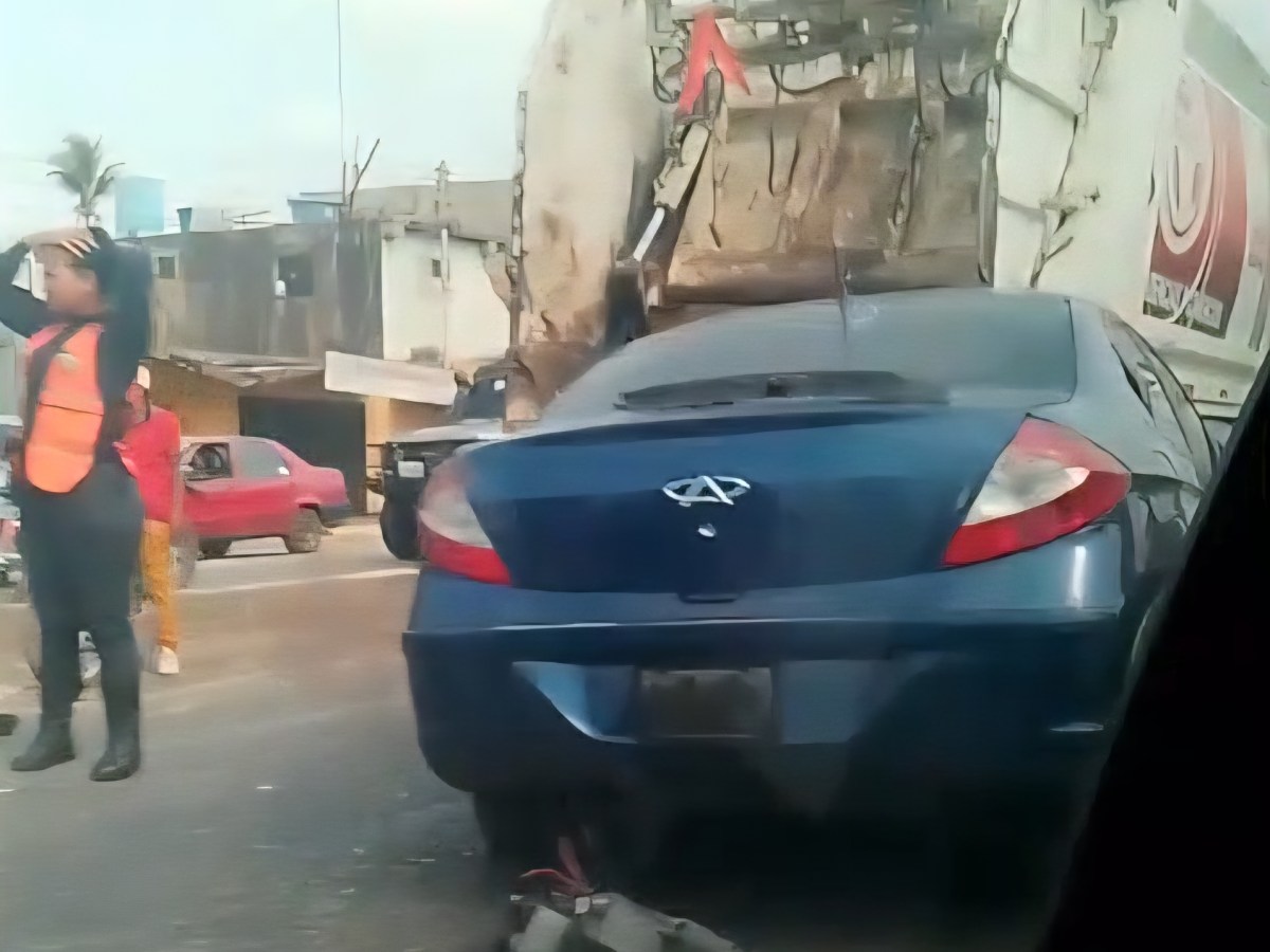 Se le metió por detrás al camión del Aseo en&nbsp;Barcelona