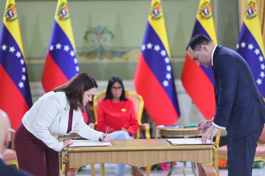 PDVSA y petrolera italiana Eni firman&nbsp;acuerdos