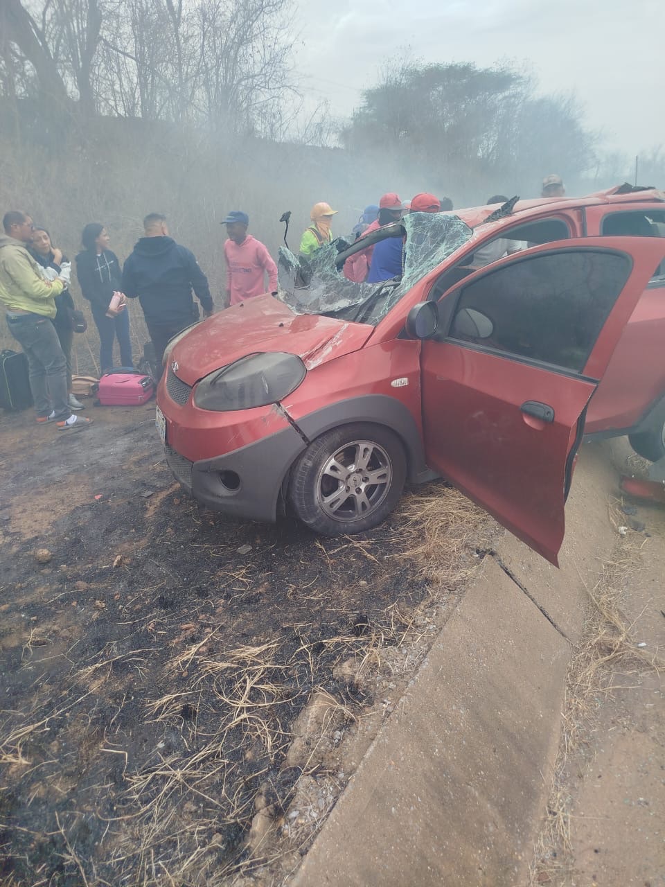 Cuatro heridos deja aparatoso choque entre un taxi y una gandola de gas en el kilómetro&nbsp;52