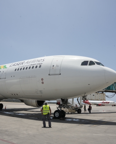 Pasajeros varados de  Láser Airlines en Maiquetía denuncian que la reprogramación podría ser para la próxima&nbsp;semana