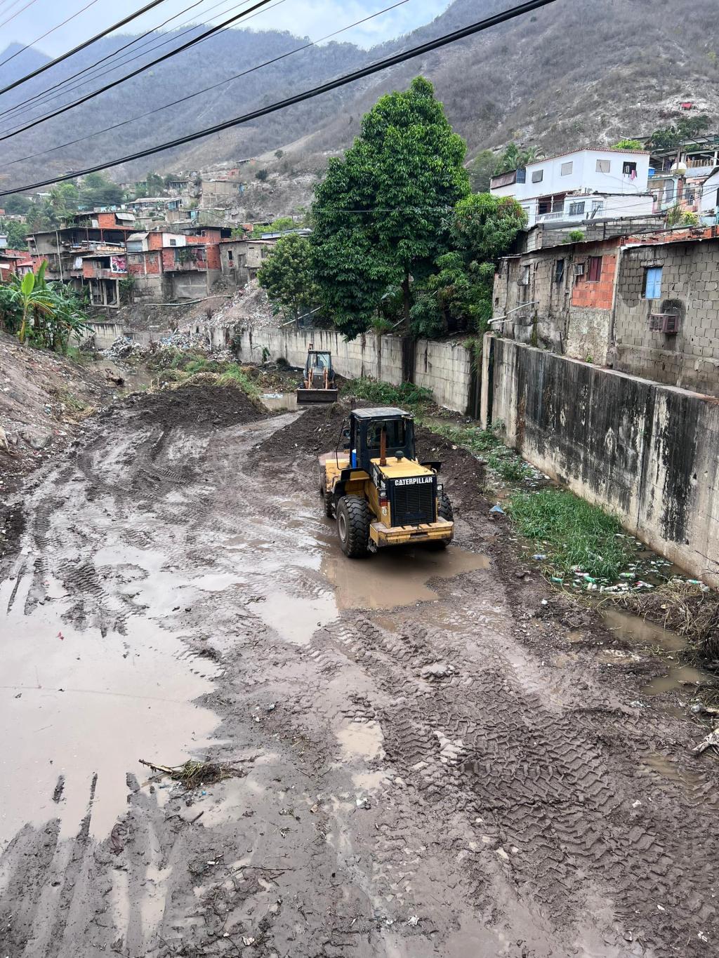 Alcalde de Guanta inspeccionó avances de limpieza de quebrada La&nbsp;Culebra