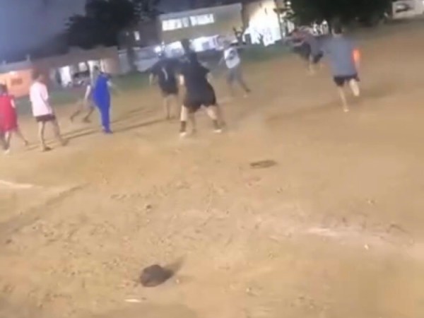 «A batazos» separó un entrenador pelea entre jugadores de fútbol en&nbsp;Maracaibo