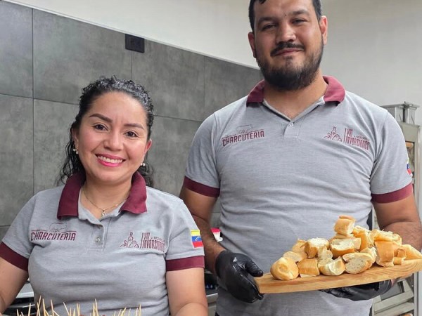 Sin químicos ni procesos industriales: Pareja elabora embutidos 100% artesanal en Puerto&nbsp;Píritu&nbsp;