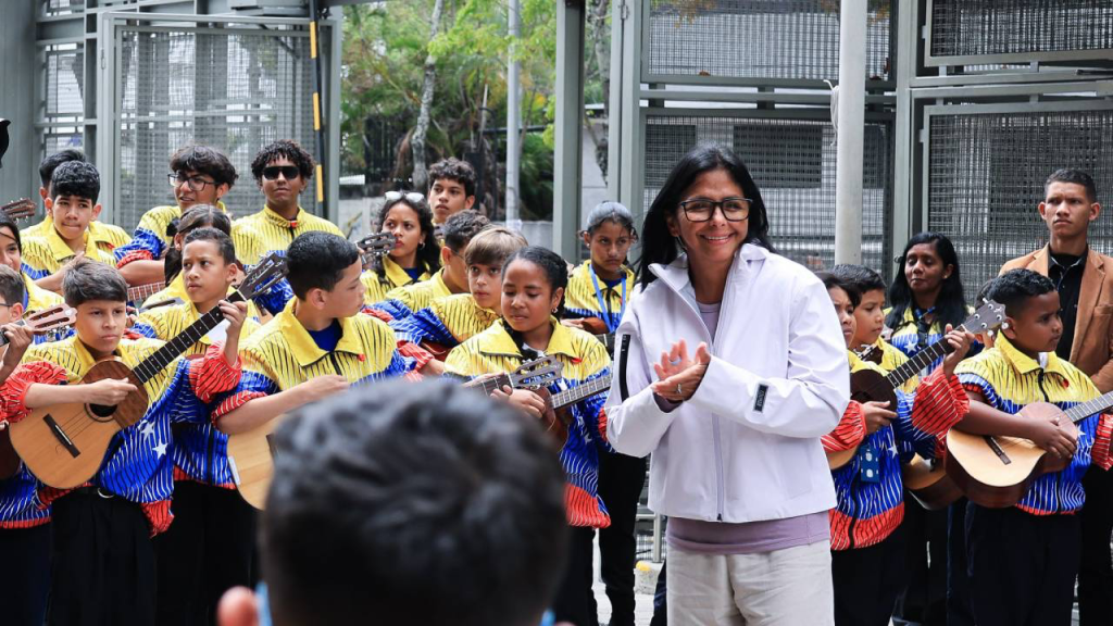 Presidenta (e) Delcy Rodríguez dice que el país no prevé un programa de endeudamiento tras regreso al&nbsp;FMI