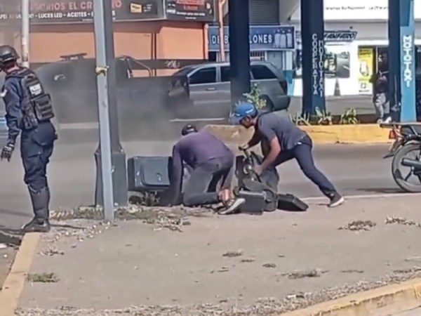 Motorizado se salvó de milagro cuando su moto casi se calcina en el Crucero de&nbsp;Lechería&nbsp;