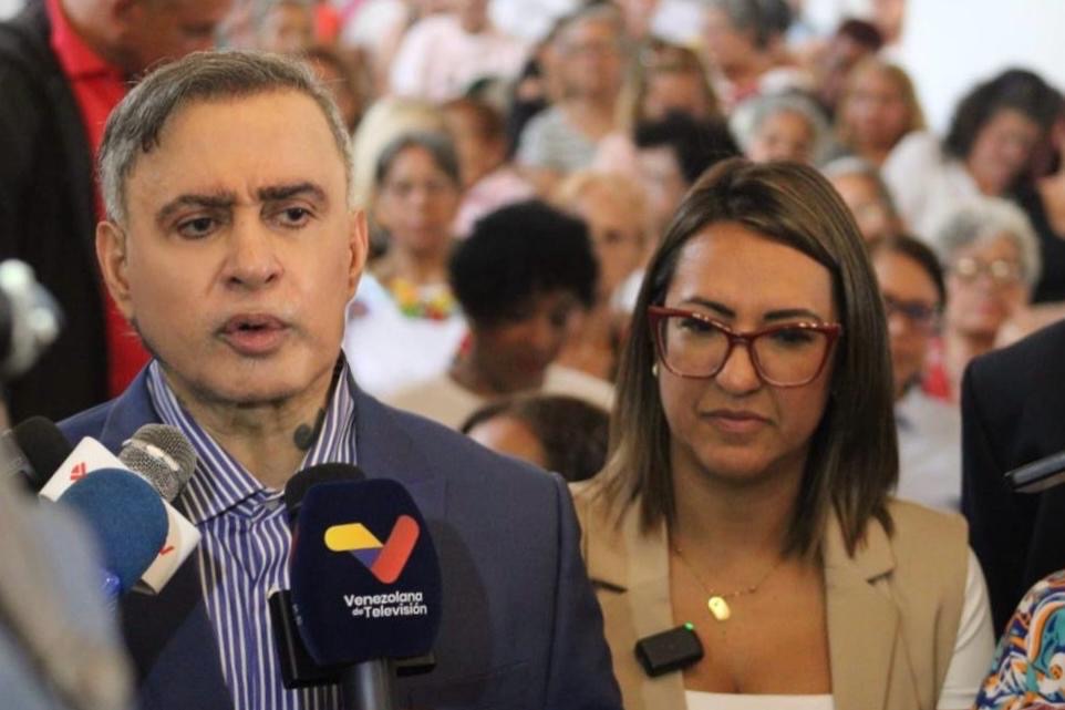 Tarek William Saab sostuvo encuentro con Circuito Comunal Simón Bolívar en Casa Alí Primera del Cuartel San Carlos