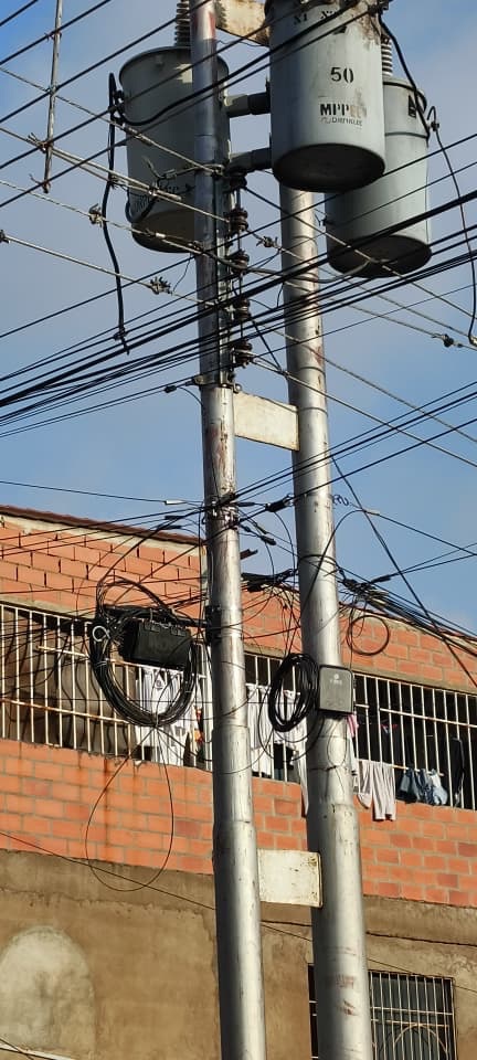 Vecinos de La Caraqueña reportan fallas eléctricas en Puerto La Cruz