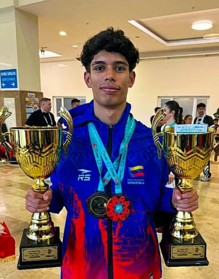 Joven anzoatiguense hizo historia al ganar dos medallas de oro en Mundial de Kickboxing en&nbsp;Turquía