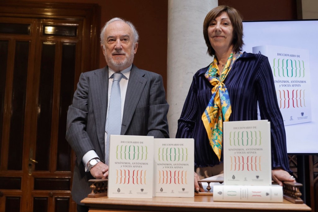 La RAE presenta su primer diccionario de sinónimos, antónimos y voces&nbsp;afines