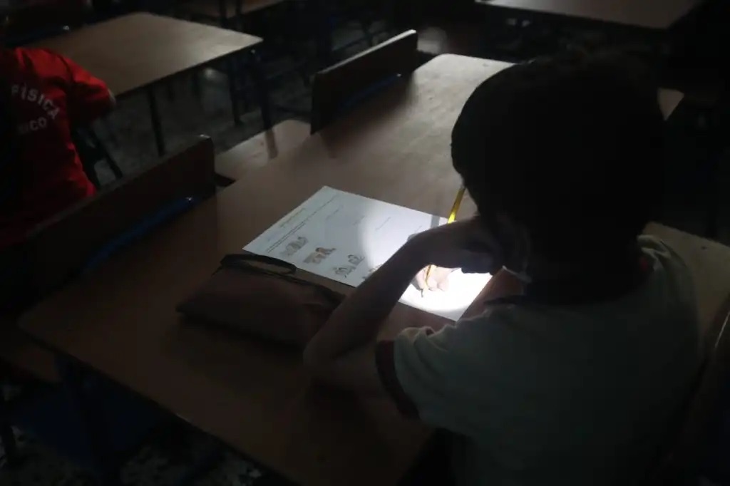 ONG alertó que la crisis eléctrica deteriora la salud mental y la educación de los&nbsp;niños