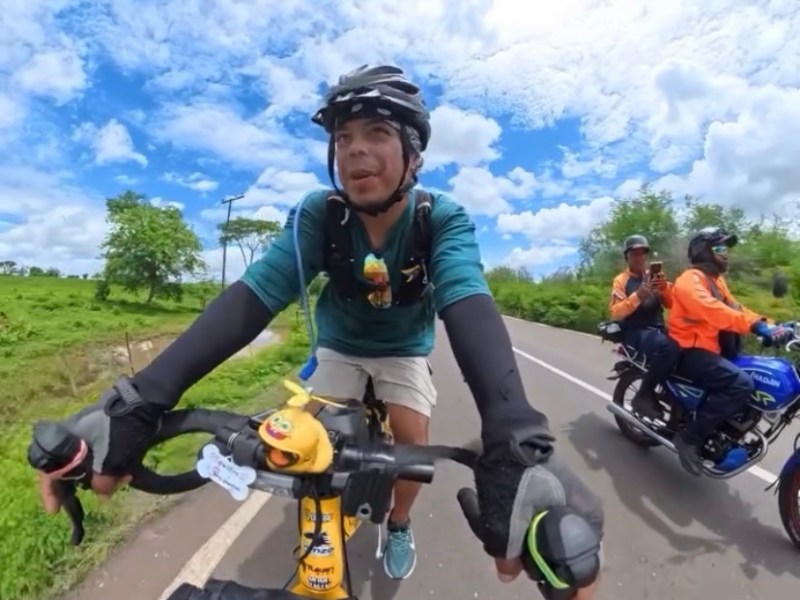 «Miltico» y su bicicleta «Pollito» ya están en Anzoátegui tras 25 días de&nbsp;travesía