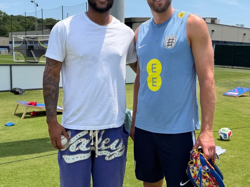 Dos gigantes juntos : Maikel García compartió con Harry&nbsp;Kane