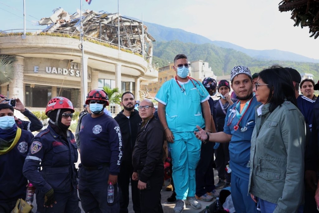 Delcy Rodríguez supervisó labores de rescate en La&nbsp;Guaira