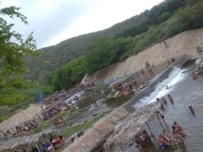 Dos niños resultan heridos tras caer un vehículo al río Camurí Grande en La&nbsp;Guaira