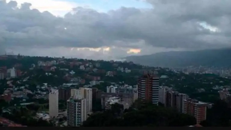 Inameh prevé fuertes lluvias y descargas eléctricas por avance de vaguada