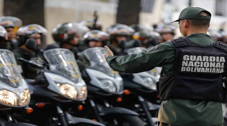 Dictan privativa de libertad a tres sargentos de la GNB por agredir a un estudiante