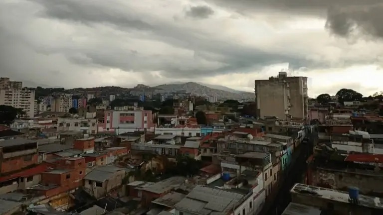 Desplazamiento de la Onda Tropical N°14 generará lluvias en gran parte del país, según Inameh