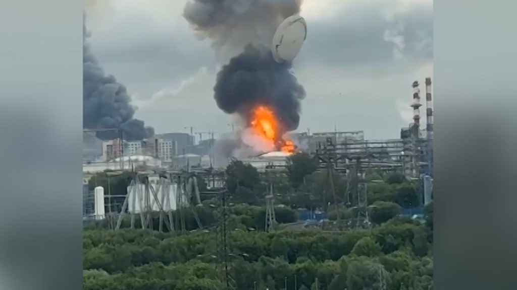 Ucrania lanzó ataque con drones contra una refinería clave en Moscú y otras regiones&nbsp;rusas