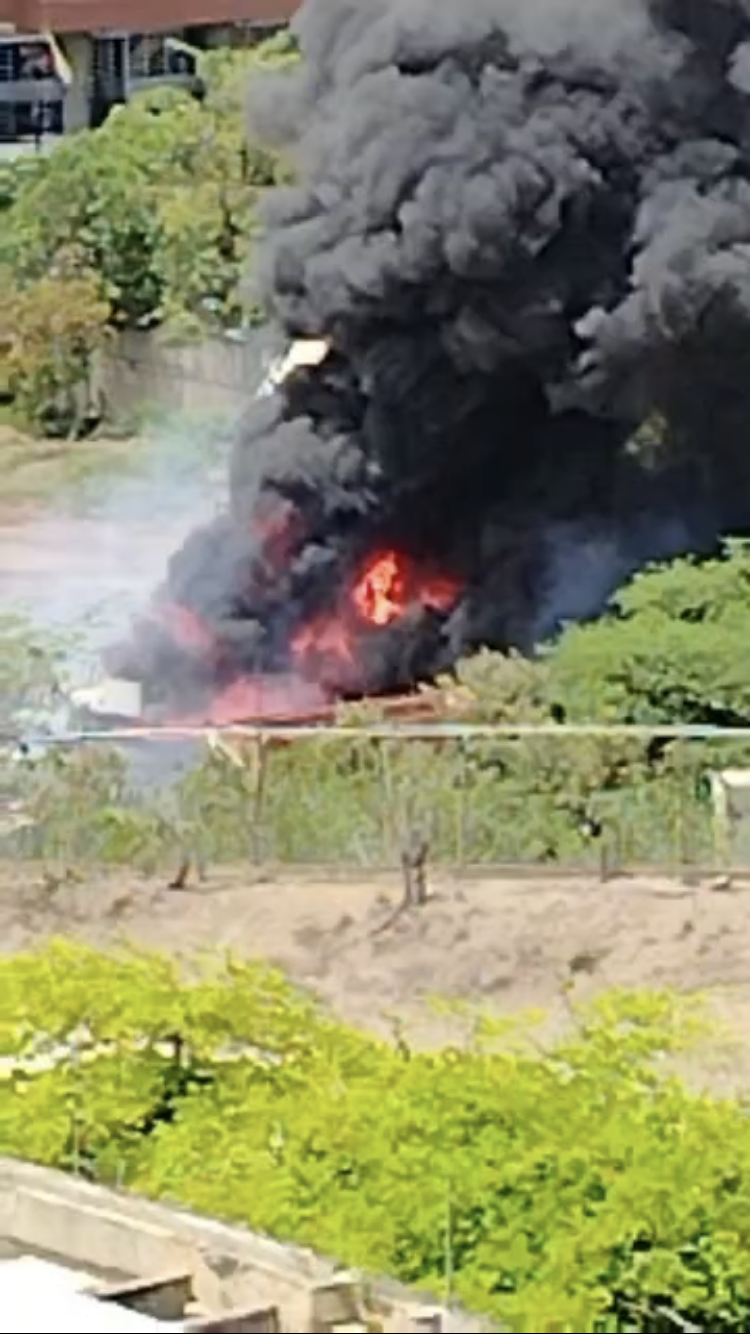 Reportan fuerte explosión e incendio de una grúa en el sector&nbsp;Venecia&nbsp;
