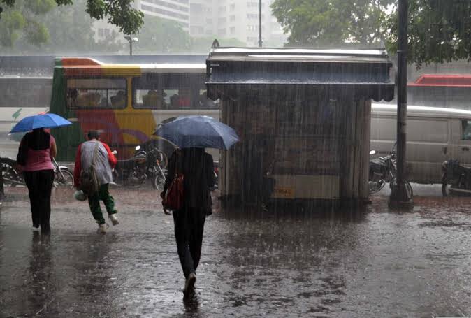 Onda tropical 18 avanza sobre el país y generará lluvias con actividad eléctrica