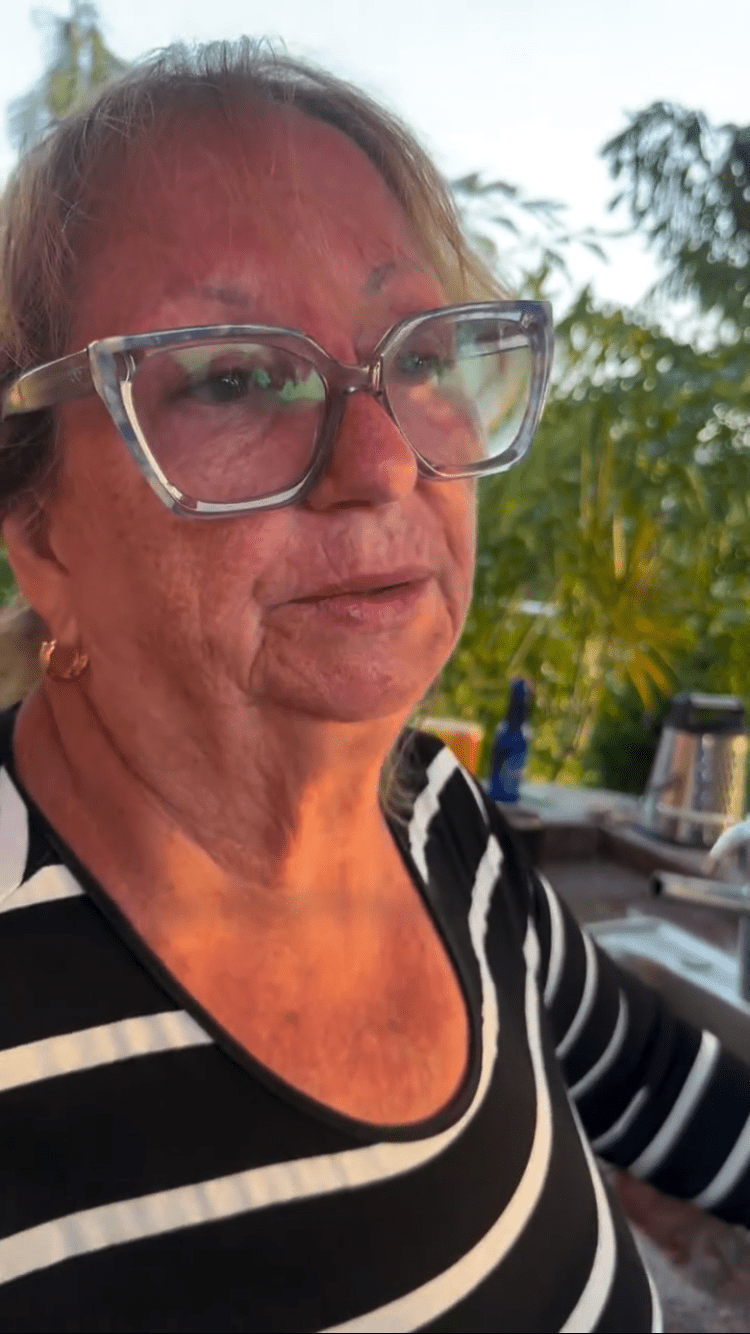 Mujer rescatada en La Guaira transforma su dolor en solidaridad y alimenta a los&nbsp;damnificados