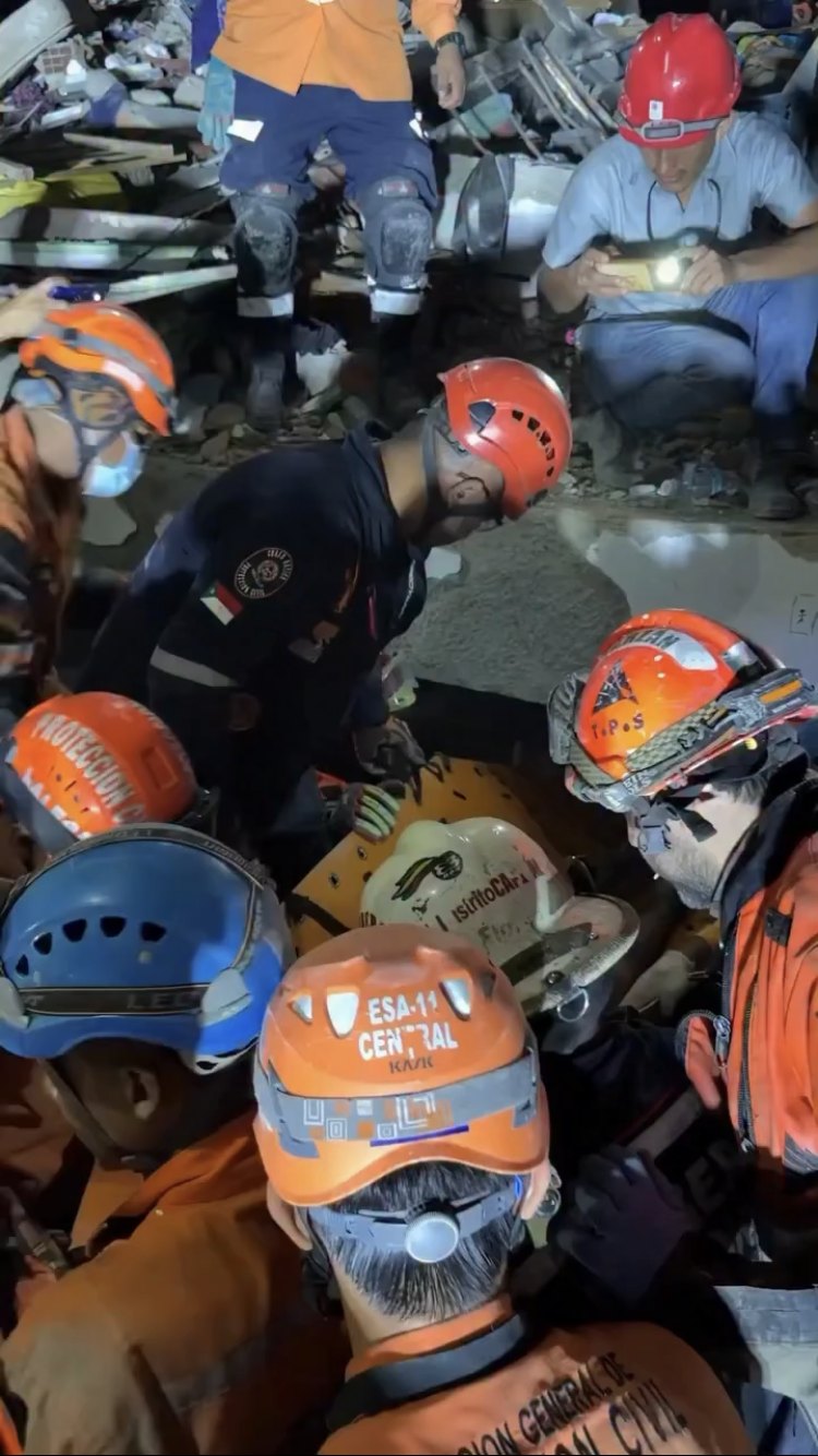 Milagro en La Guaira: Rescatan con vida a un joven de 21 años tras colapso de&nbsp;edificio