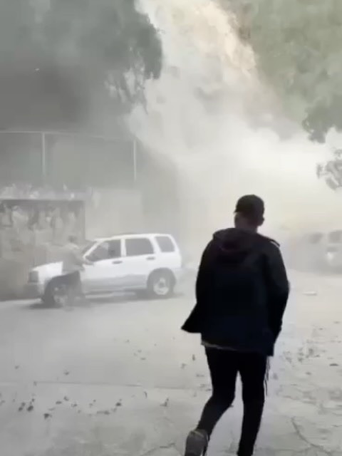 Derrumbe en la Colonia Tovar dejó tres vehículos tapiados sin reporte de&nbsp;víctimas