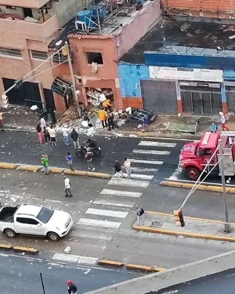 Explosión por fuga de gas deja dos heridos y daños materiales en la avenida Nueva Granada en Caracas