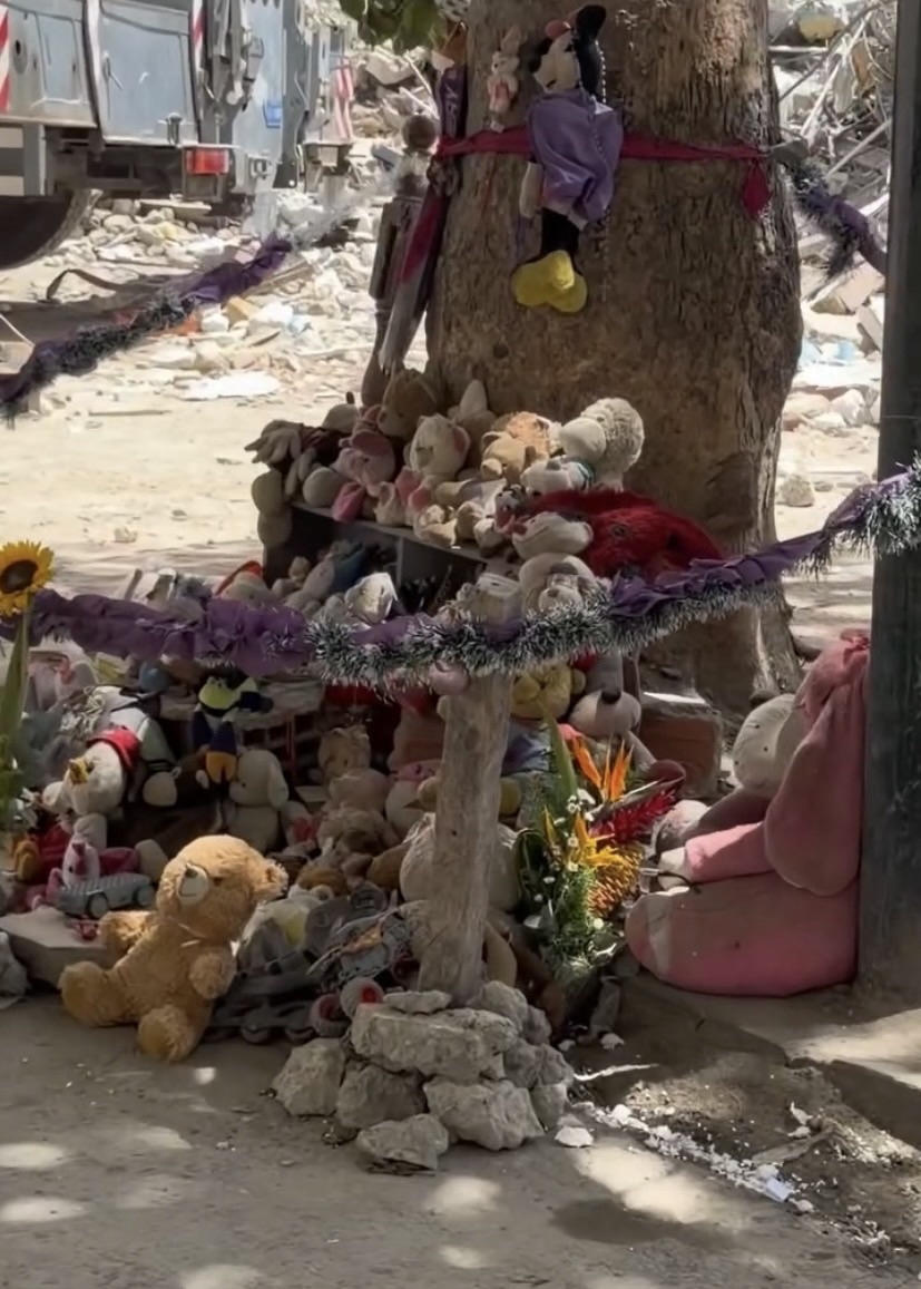 Crearon altar con juguetes para honrar a niños fallecidos por los terremotos