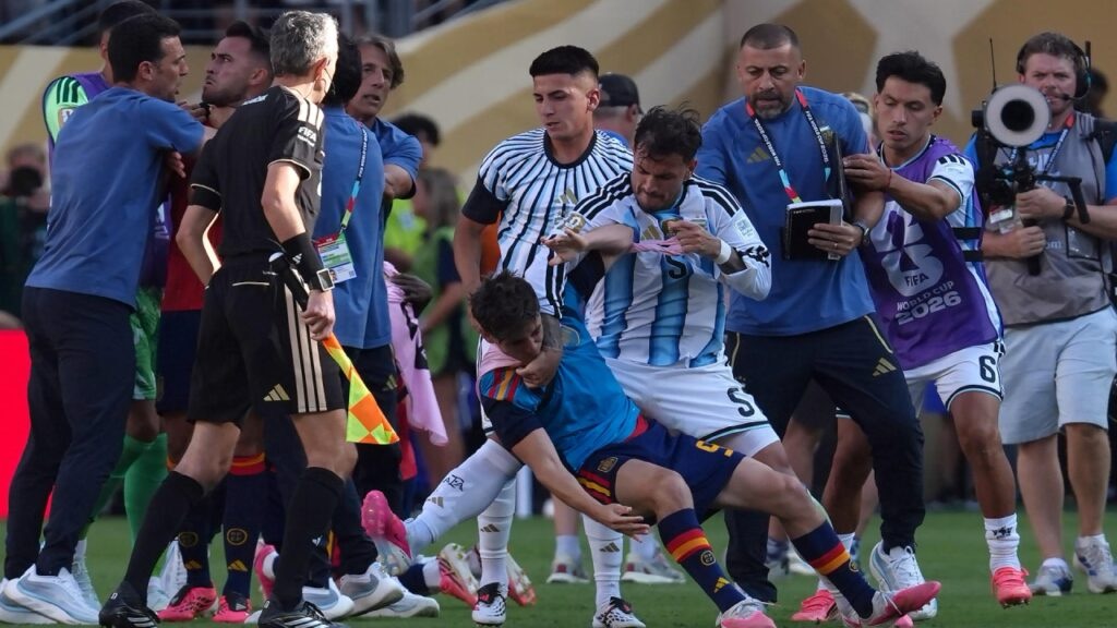 FIFA investigará a Argentina tras los incidentes frente a España