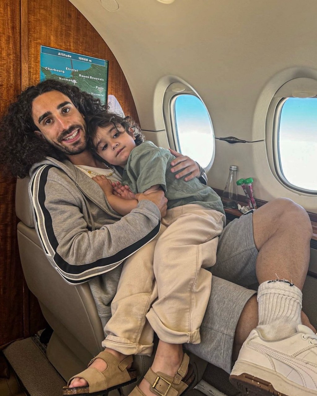 Cucurella y la razón por la que mantiene su pelo&nbsp;largo