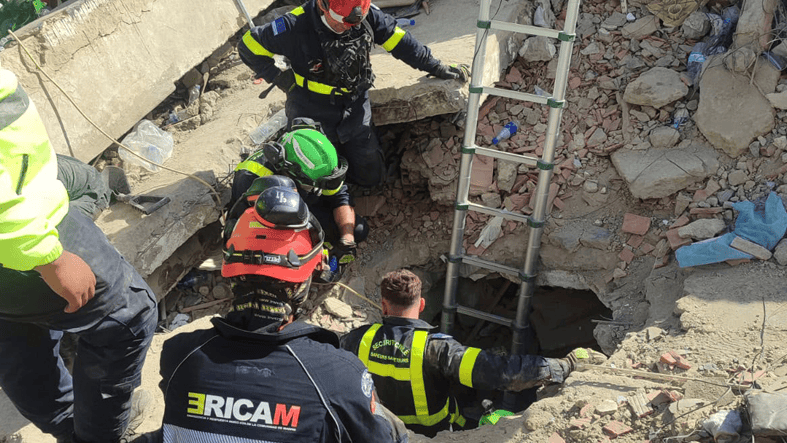 «La situación es dantesca»: Bomberos españoles trabajan sin descanso tras el doble terremoto en Venezuela